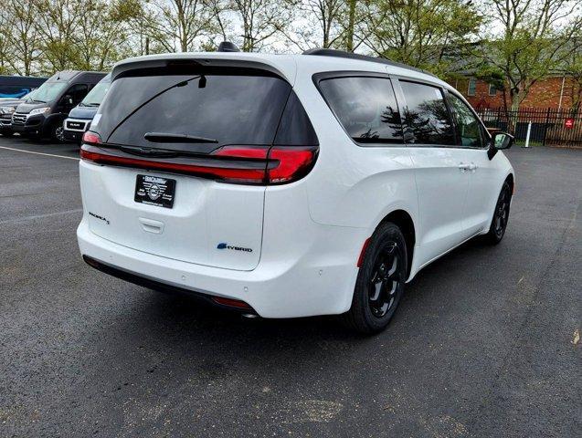 new 2024 Chrysler Pacifica Hybrid car, priced at $57,533