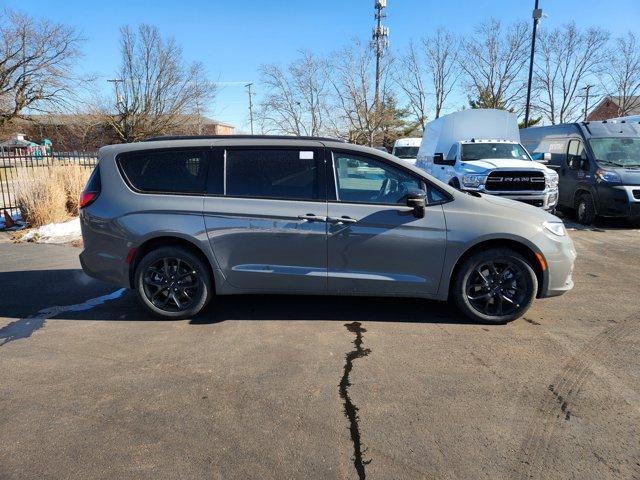 new 2025 Chrysler Pacifica car, priced at $55,775