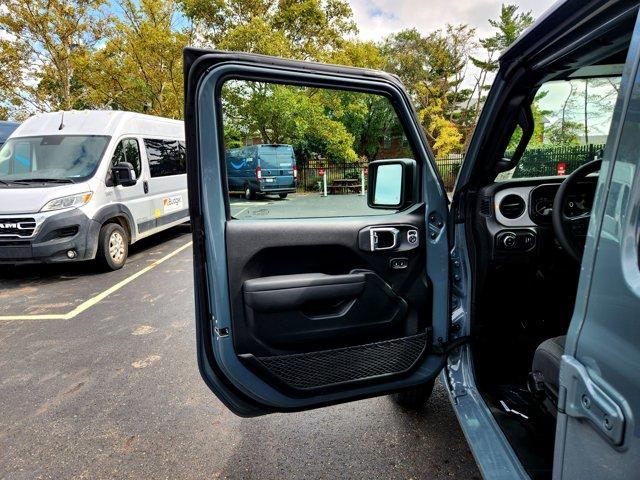 new 2025 Jeep Gladiator car, priced at $46,936