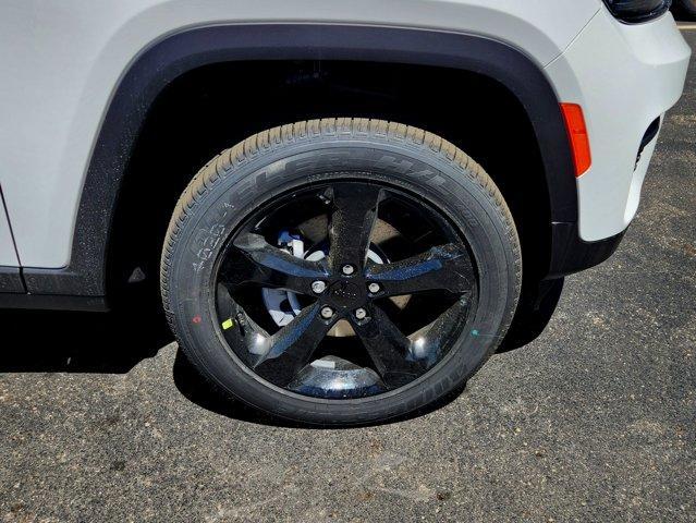 new 2025 Jeep Grand Cherokee car, priced at $43,002