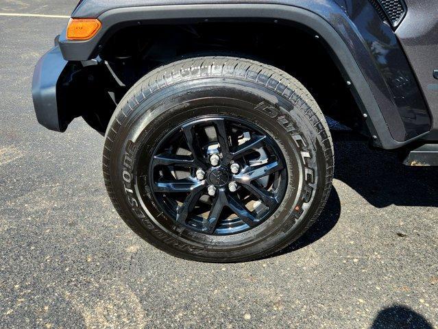 used 2022 Jeep Gladiator car, priced at $35,278