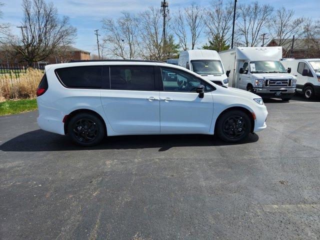 new 2024 Chrysler Pacifica Hybrid car, priced at $54,687