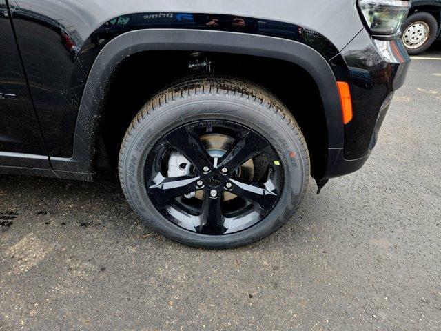 new 2025 Jeep Grand Cherokee car, priced at $49,604
