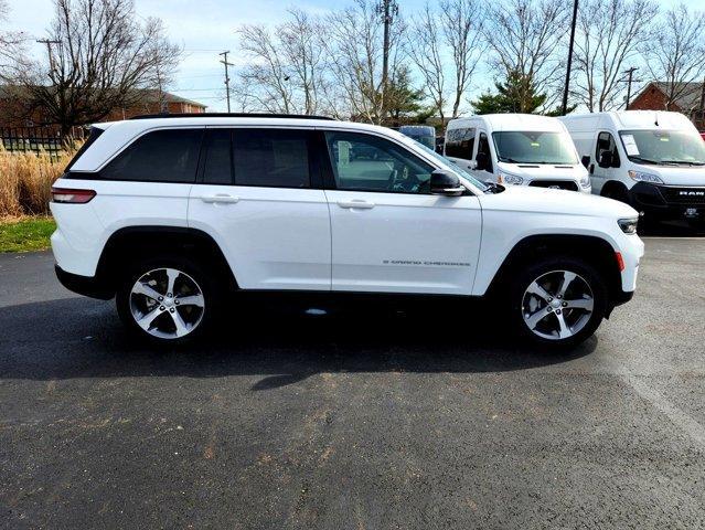 new 2024 Jeep Grand Cherokee car, priced at $43,555