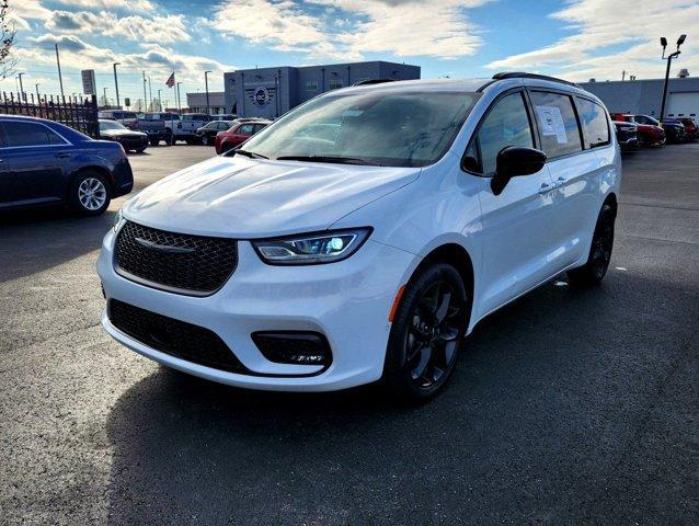 new 2023 Chrysler Pacifica car, priced at $47,599