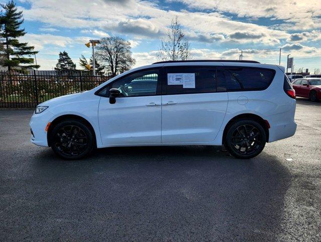 new 2023 Chrysler Pacifica car, priced at $47,599