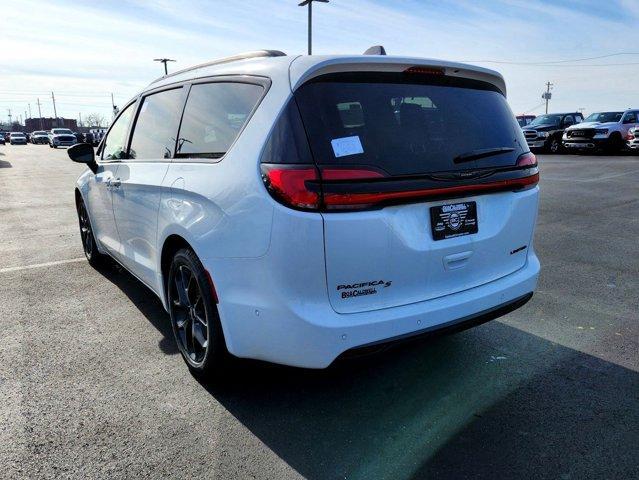 new 2024 Chrysler Pacifica car, priced at $54,016