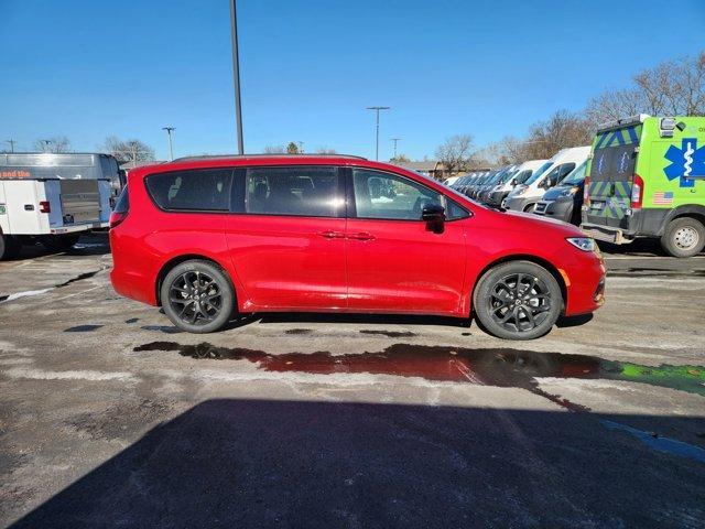 new 2025 Chrysler Pacifica car, priced at $46,584