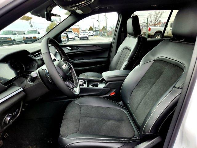 new 2025 Jeep Grand Cherokee car, priced at $40,179