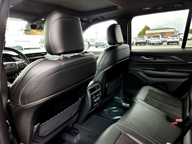 new 2025 Jeep Grand Cherokee car, priced at $40,179