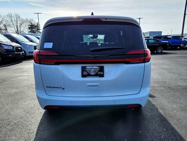 new 2024 Chrysler Pacifica car, priced at $50,203