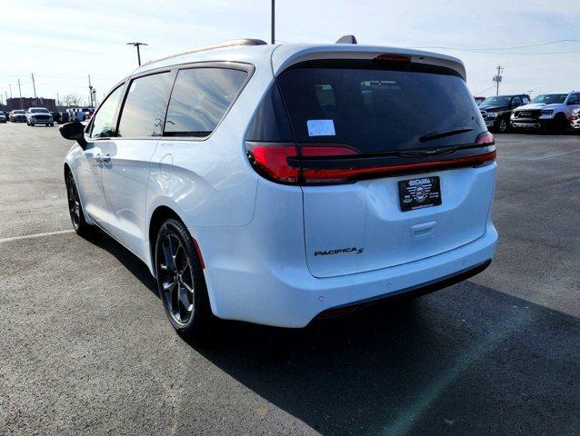 new 2024 Chrysler Pacifica car, priced at $50,203