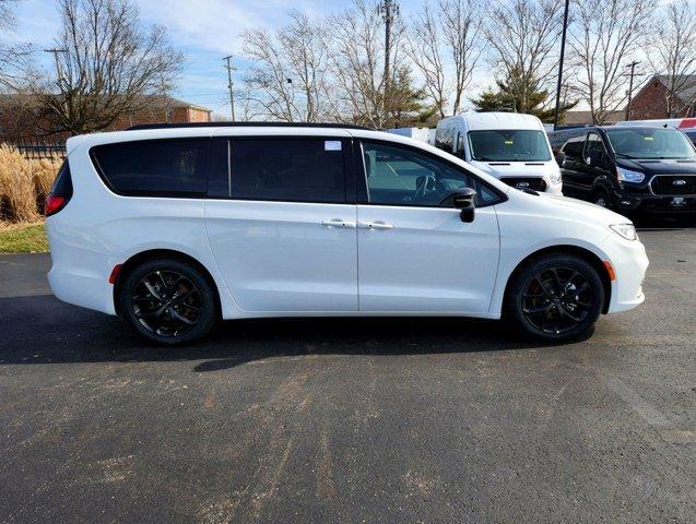 new 2024 Chrysler Pacifica car, priced at $50,203