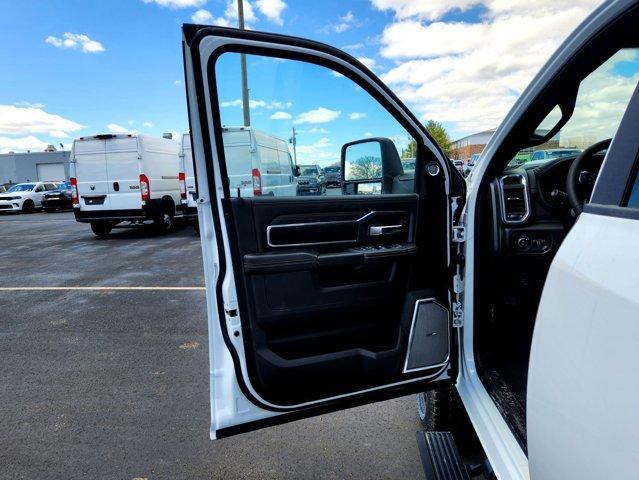 new 2025 Ram 3500 car, priced at $84,872