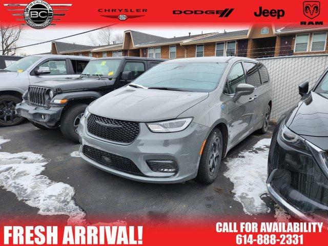 used 2022 Chrysler Pacifica Hybrid car, priced at $27,590