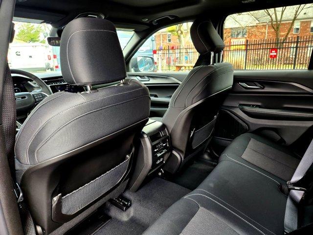 new 2025 Jeep Grand Cherokee car, priced at $40,195