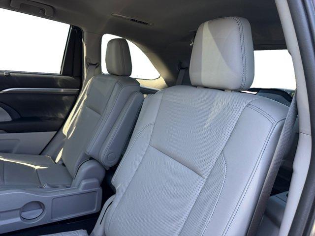 used 2019 Toyota Highlander Hybrid car, priced at $24,998