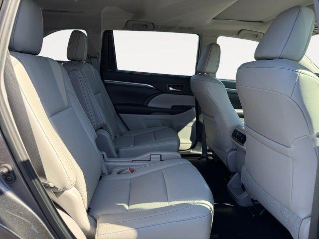 used 2019 Toyota Highlander Hybrid car, priced at $24,998