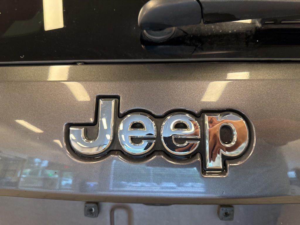 used 2015 Jeep Grand Cherokee car, priced at $12,995