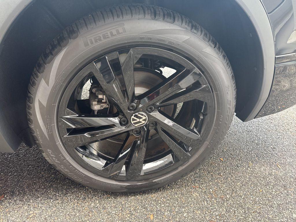 new 2024 Volkswagen Tiguan car, priced at $34,518