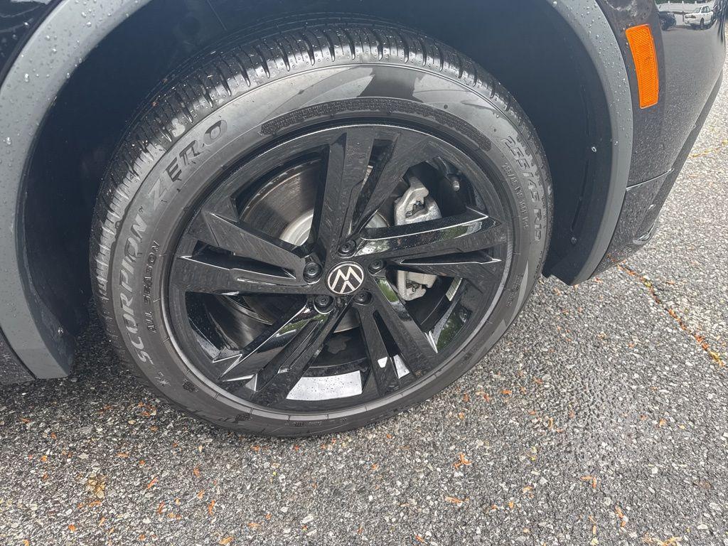 new 2024 Volkswagen Tiguan car, priced at $34,288