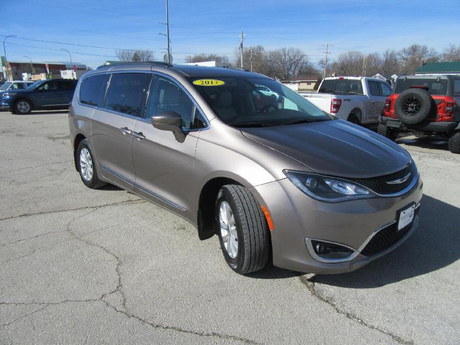 used 2017 Chrysler Pacifica car, priced at $13,950