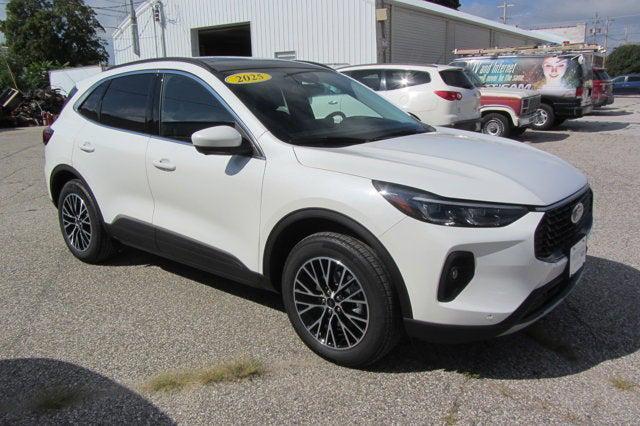 new 2025 Ford Escape PHEV car, priced at $37,671