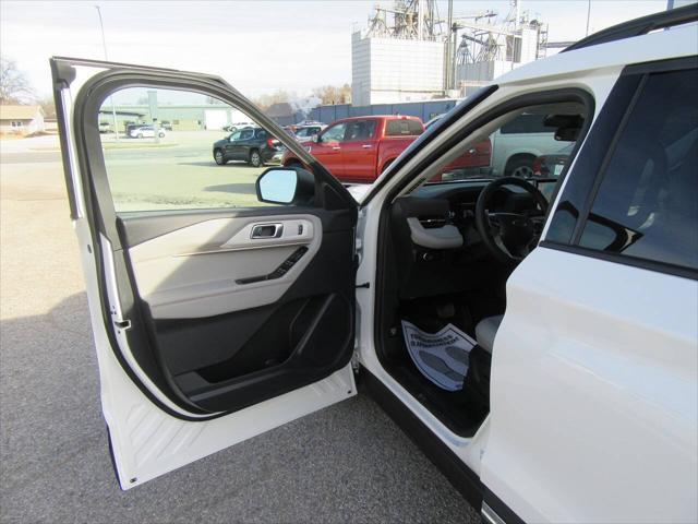 new 2025 Ford Explorer car, priced at $45,674