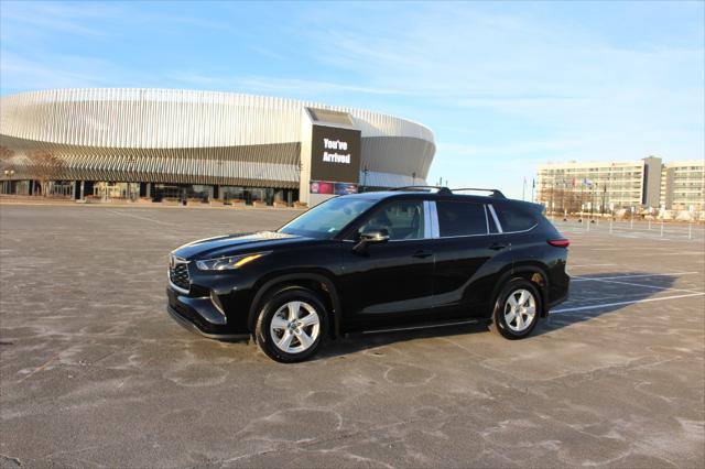 used 2022 Toyota Highlander car, priced at $25,900