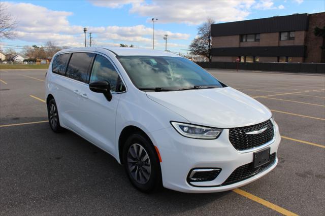 used 2024 Chrysler Pacifica Hybrid car, priced at $29,900