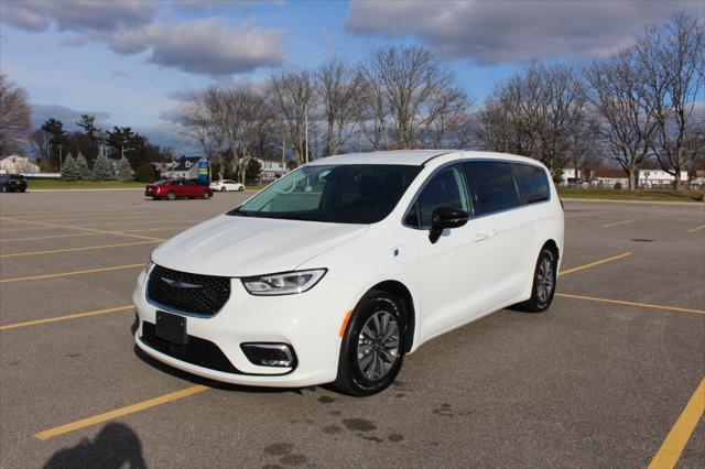 used 2024 Chrysler Pacifica Hybrid car, priced at $29,900