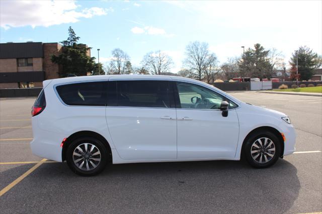 used 2024 Chrysler Pacifica Hybrid car, priced at $29,900