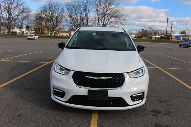 used 2024 Chrysler Pacifica Hybrid car, priced at $29,900