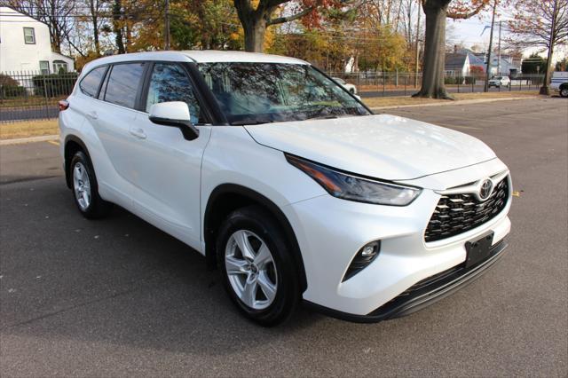 used 2023 Toyota Highlander car, priced at $28,900