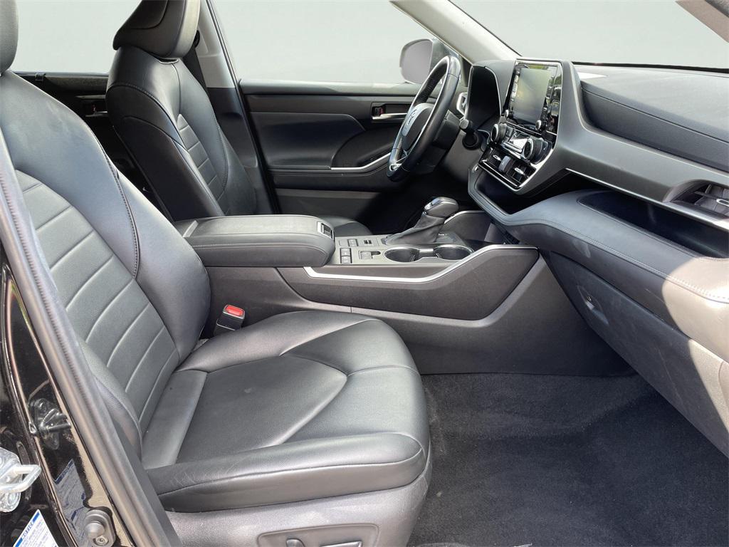 used 2021 Toyota Highlander car, priced at $26,000