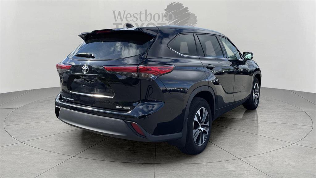 used 2021 Toyota Highlander car, priced at $26,000