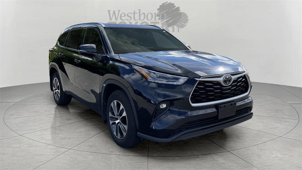 used 2021 Toyota Highlander car, priced at $26,000