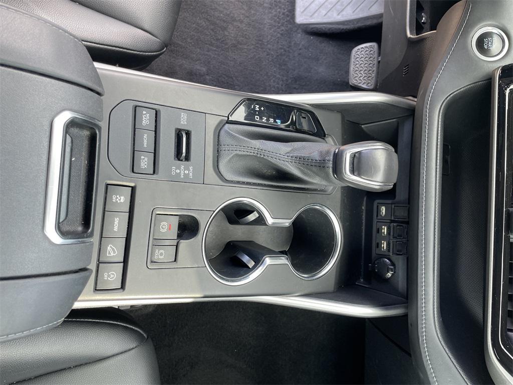 used 2021 Toyota Highlander car, priced at $26,000