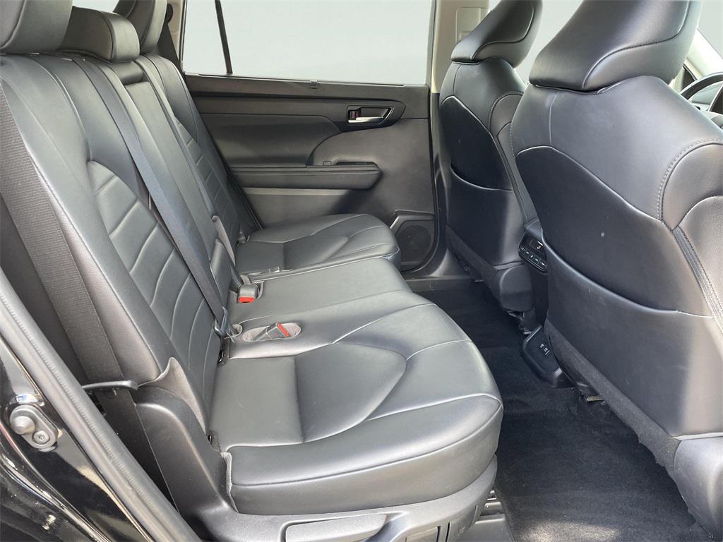 used 2021 Toyota Highlander car, priced at $26,000