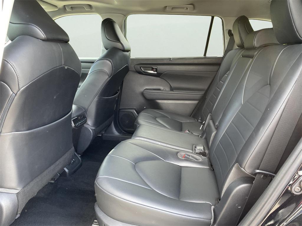used 2021 Toyota Highlander car, priced at $26,000