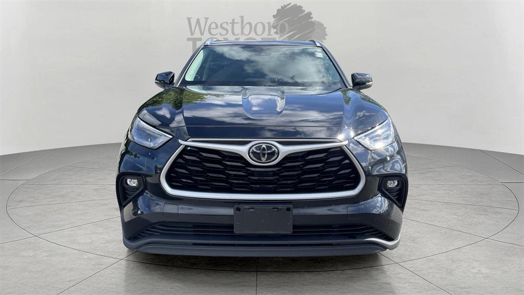 used 2021 Toyota Highlander car, priced at $26,000