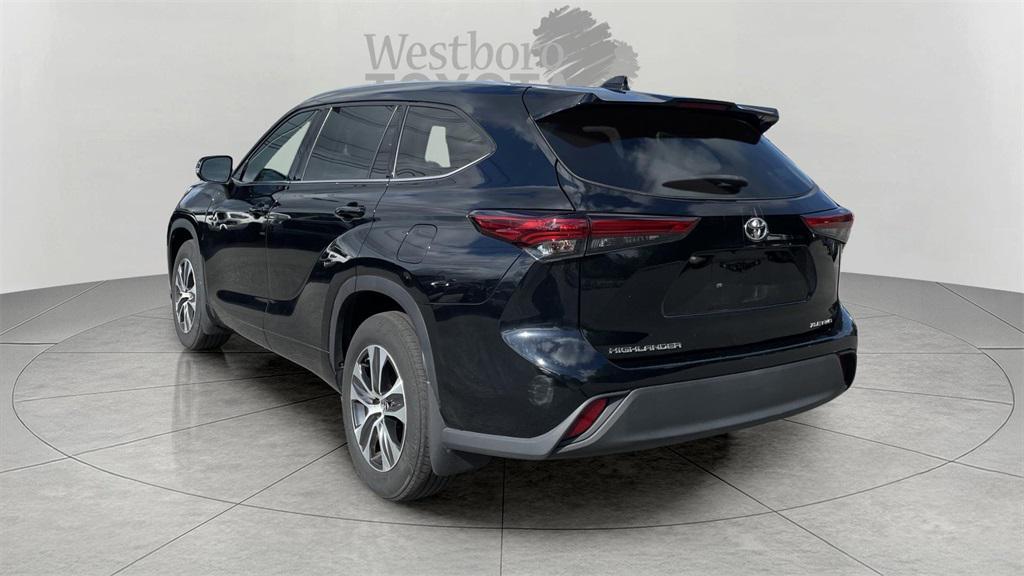used 2021 Toyota Highlander car, priced at $26,000