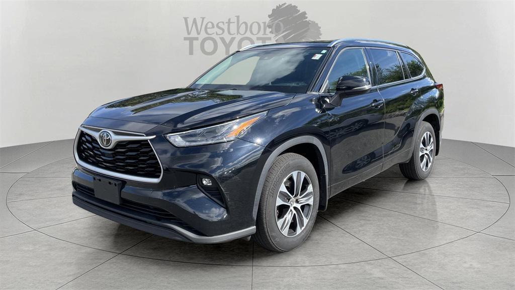 used 2021 Toyota Highlander car, priced at $26,000