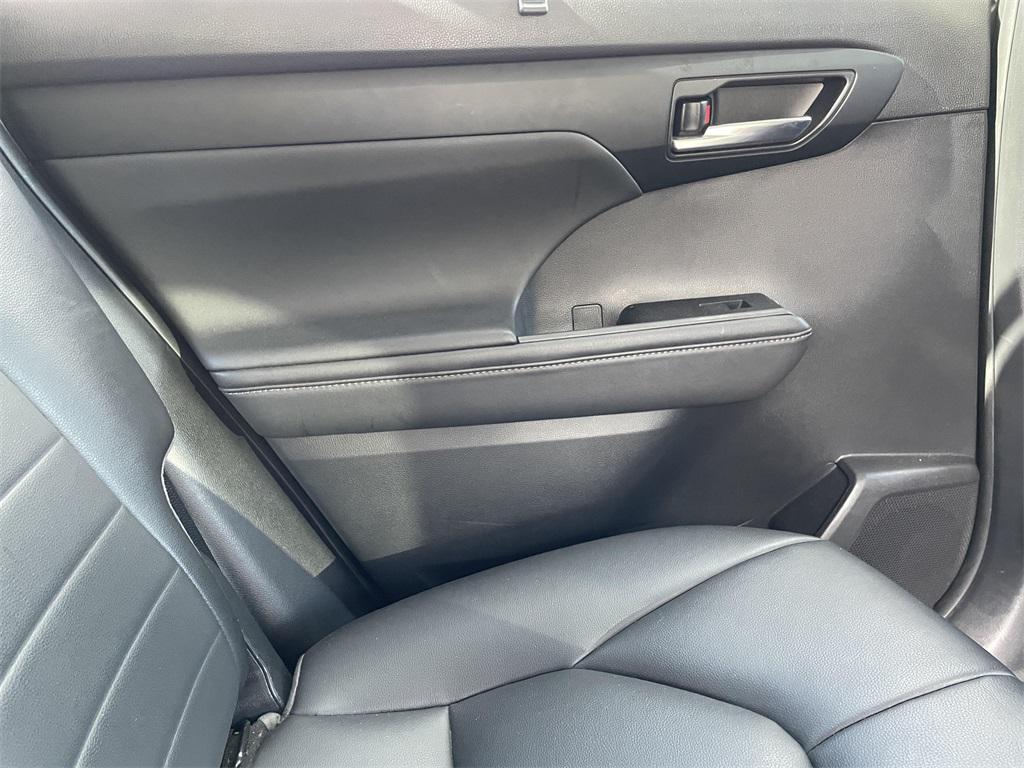 used 2021 Toyota Highlander car, priced at $26,000