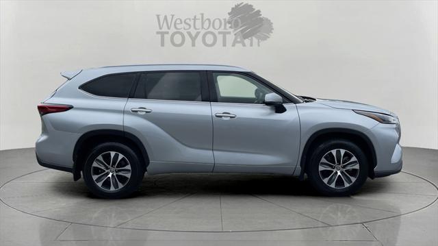 used 2022 Toyota Highlander car, priced at $34,000