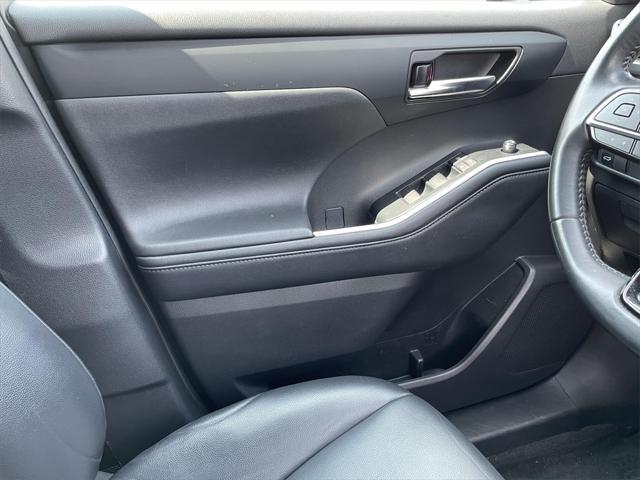 used 2020 Toyota Highlander car