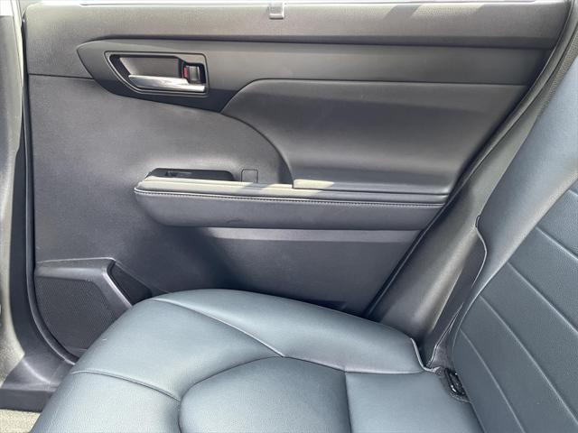 used 2020 Toyota Highlander car