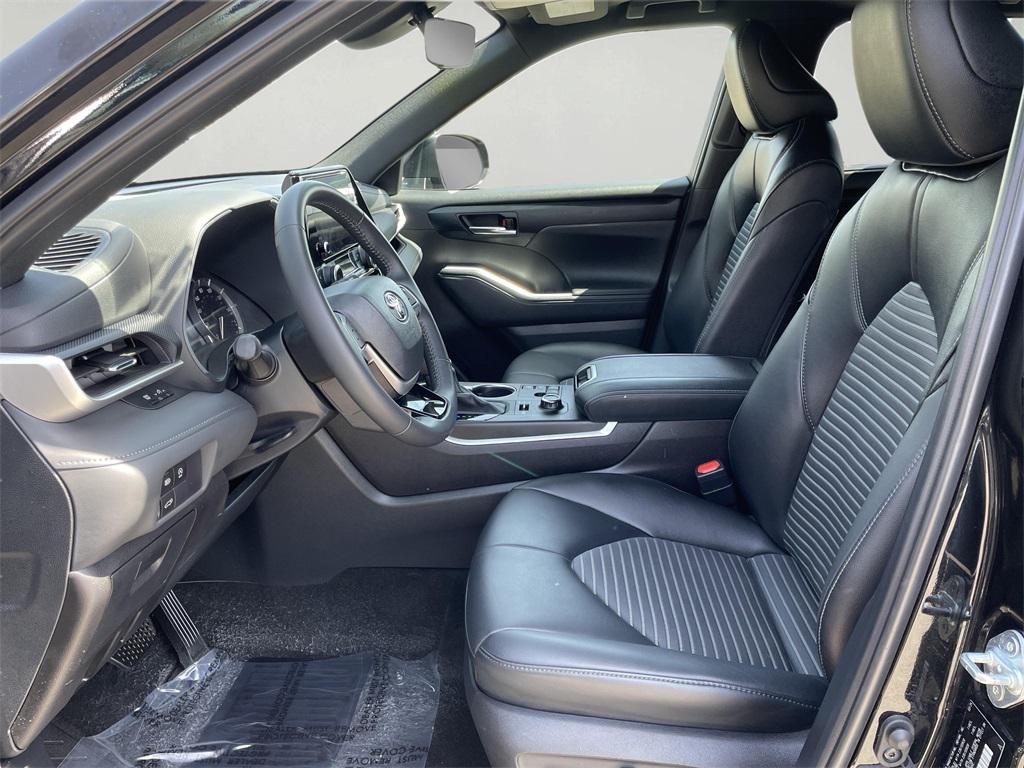 used 2024 Toyota Highlander car, priced at $45,000