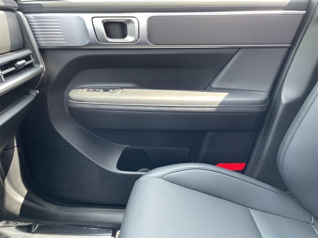 used 2025 Hyundai Santa Fe car, priced at $39,000