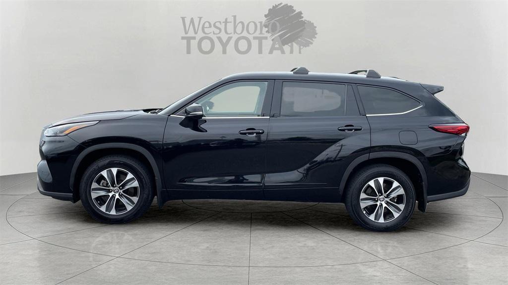 used 2022 Toyota Highlander car, priced at $35,000